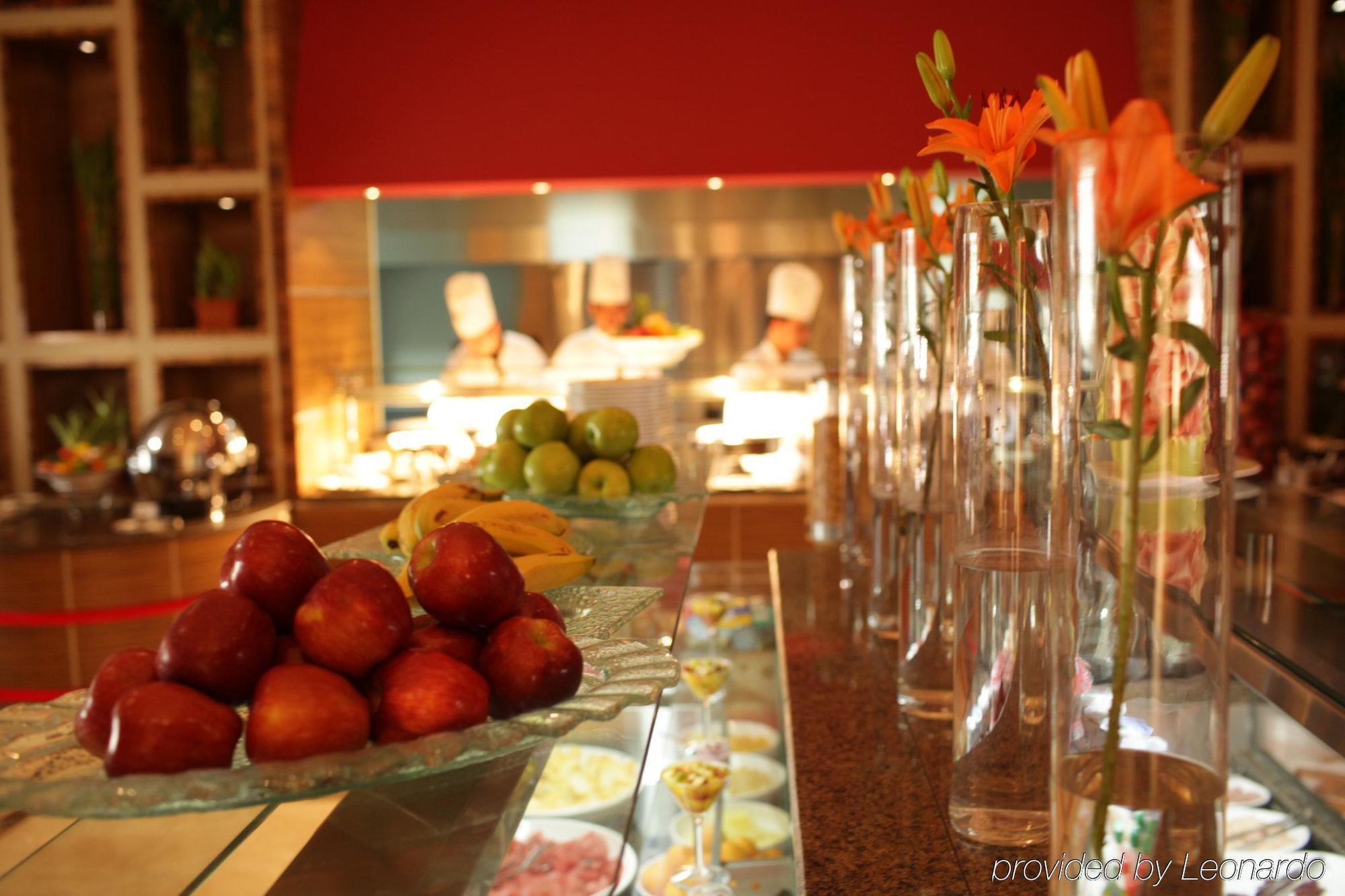 Hilton Garden Inn Riyadh Olaya Restaurace fotografie