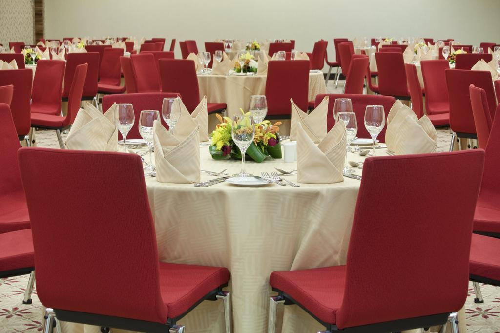 Hilton Garden Inn Riyadh Olaya Restaurace fotografie